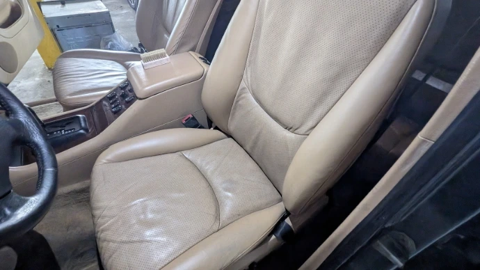 Mercedes Cuero Restaurado